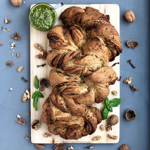 Twisted Walnut-Basil-Pesto Bread (vegan)