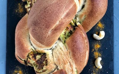 Pan trenzado con Pesto de Anacardos y Cúrcuma (vegano)